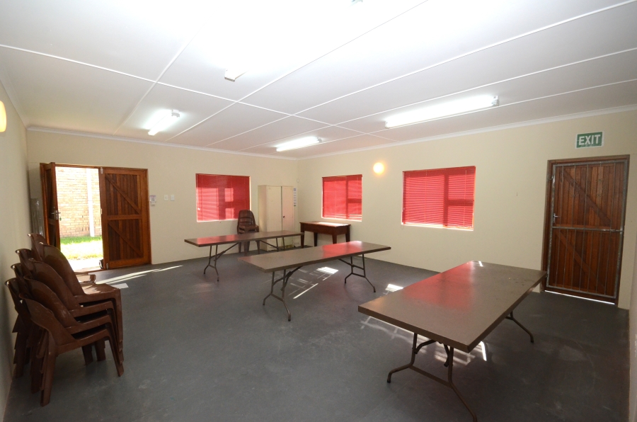 To Let Commercial Property for Rent in Beacon Bay Eastern Cape